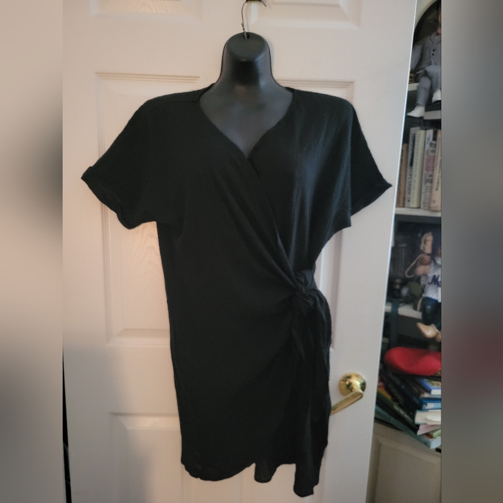 Gauzy Shoet Elegant Black Wrap Dress